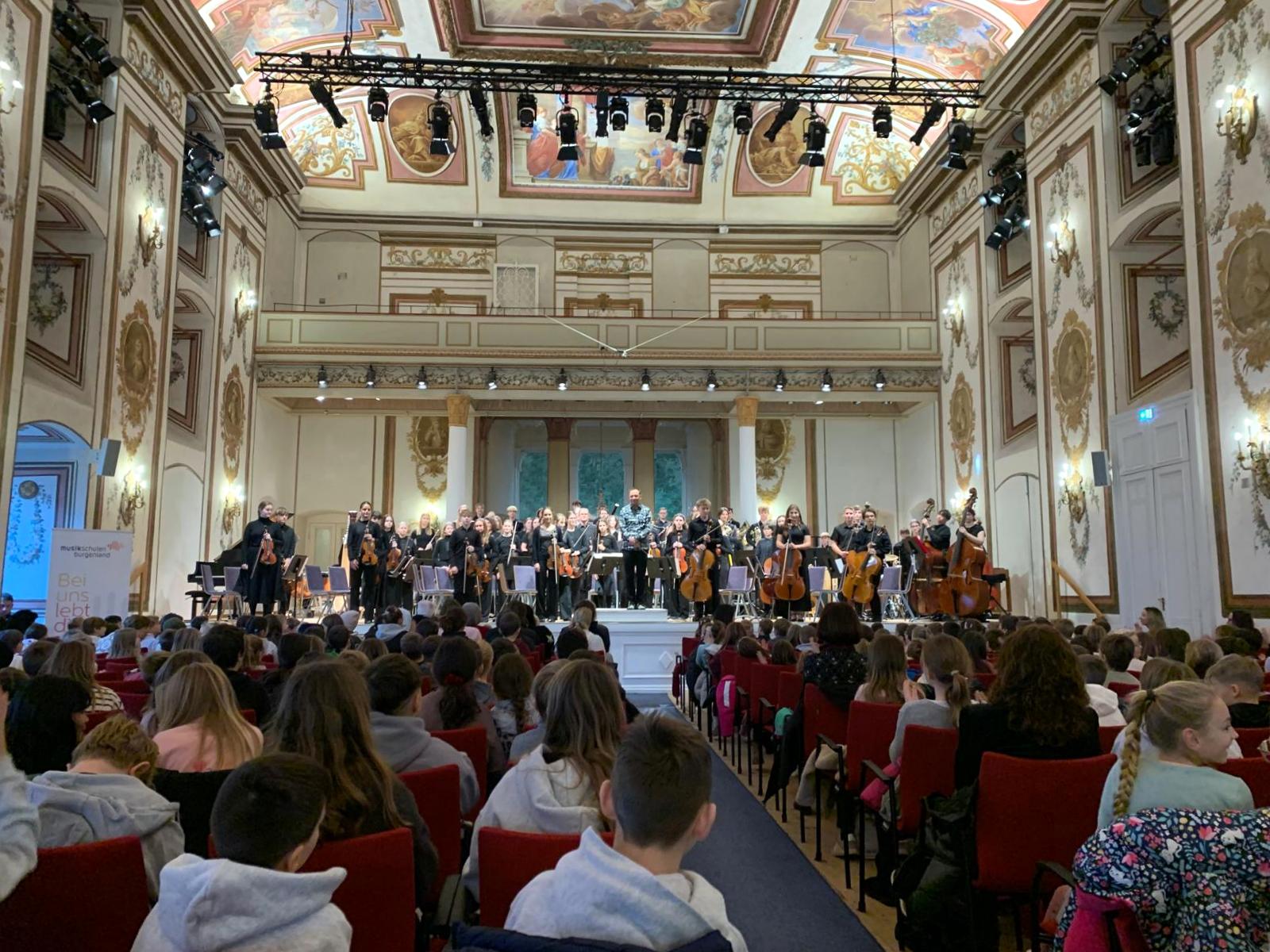Konzert des Jugendsinfonieorchesters im Schloss Esterhaszy