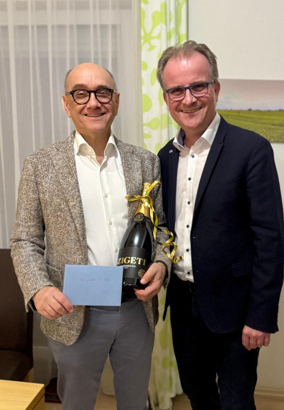 Wir verabschieden uns von unserem Schularzt Dr. Christian Hess