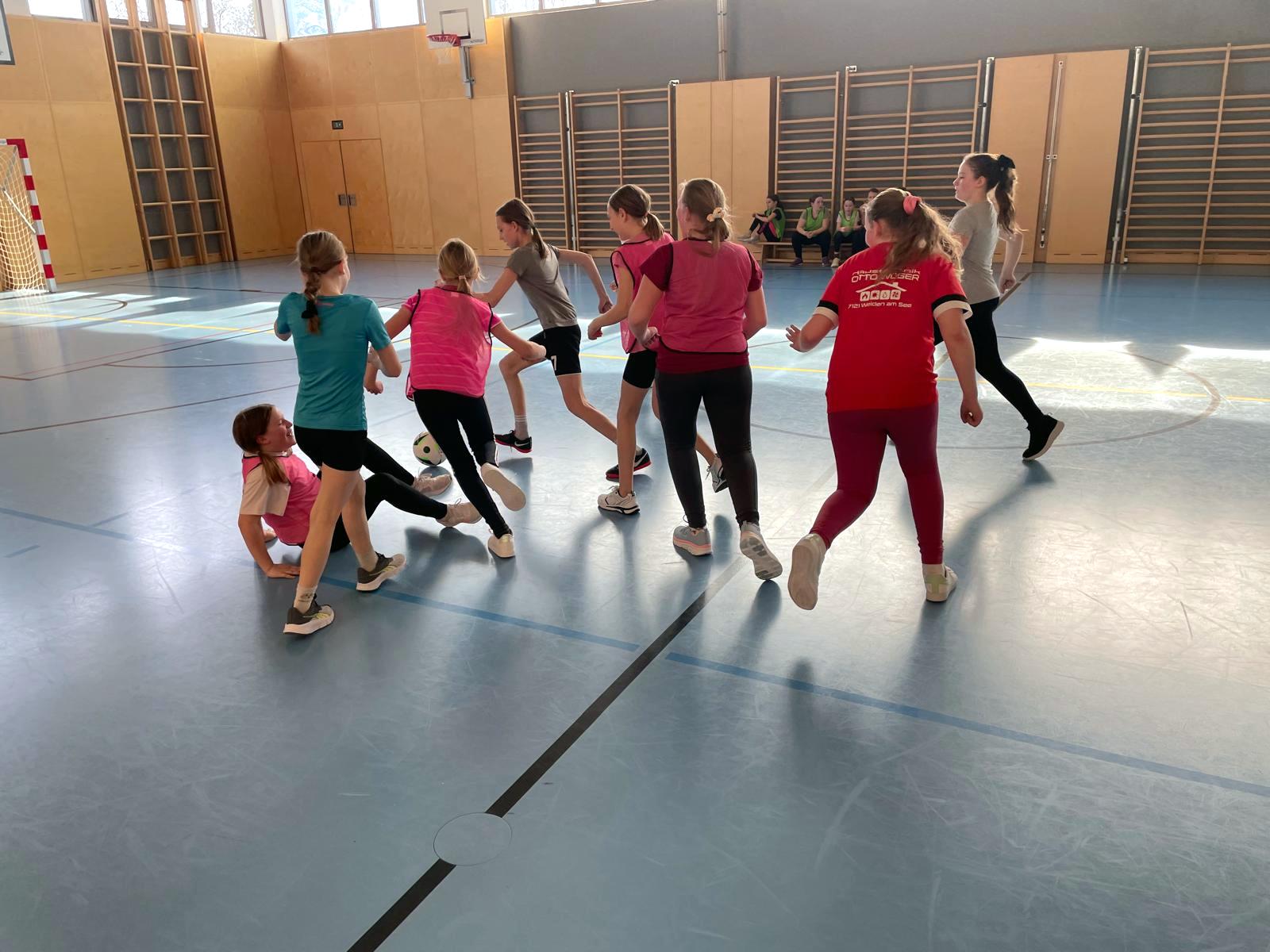 Fußball für Mädchen – TWOgether: Schule und Verein